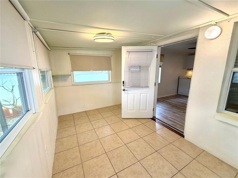 В аренду: $2,350 (2 спален, 1 ванн, 750 Квадратных фут)