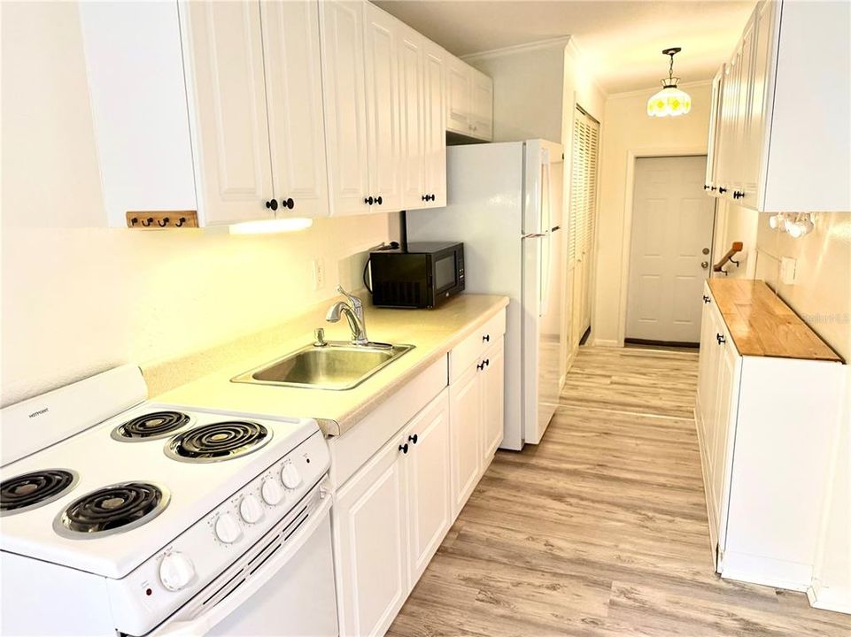 В аренду: $2,350 (2 спален, 1 ванн, 750 Квадратных фут)