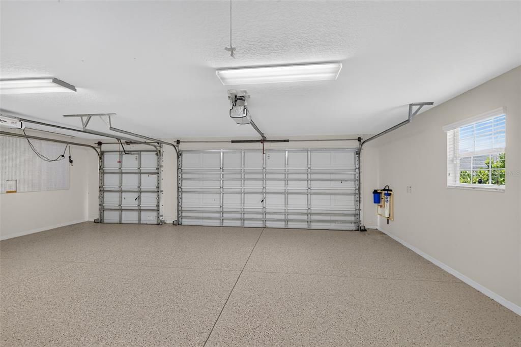En Venta: $439,000 (3 camas, 2 baños, 1956 Pies cuadrados)