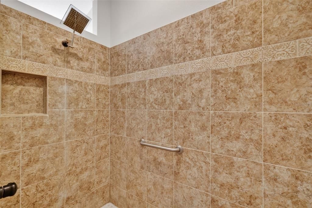 En Venta: $439,000 (3 camas, 2 baños, 1956 Pies cuadrados)