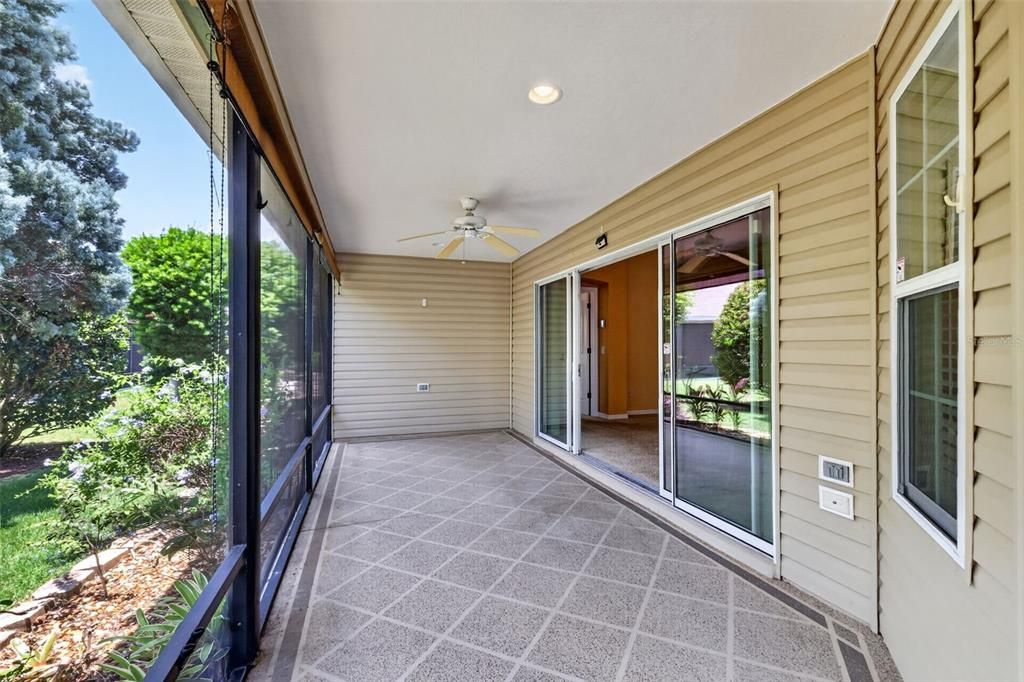 En Venta: $439,000 (3 camas, 2 baños, 1956 Pies cuadrados)