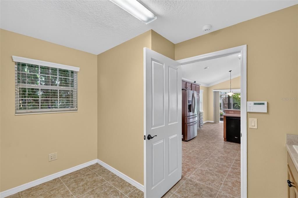 En Venta: $439,000 (3 camas, 2 baños, 1956 Pies cuadrados)