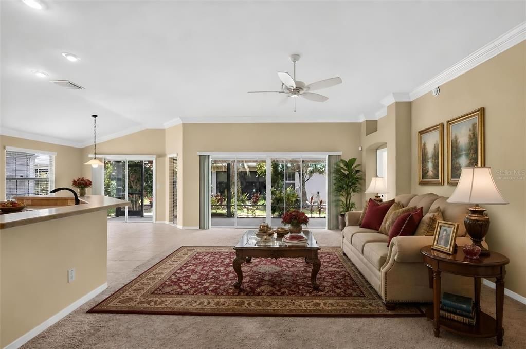 En Venta: $439,000 (3 camas, 2 baños, 1956 Pies cuadrados)