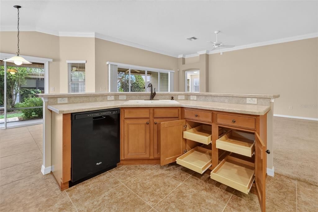En Venta: $439,000 (3 camas, 2 baños, 1956 Pies cuadrados)