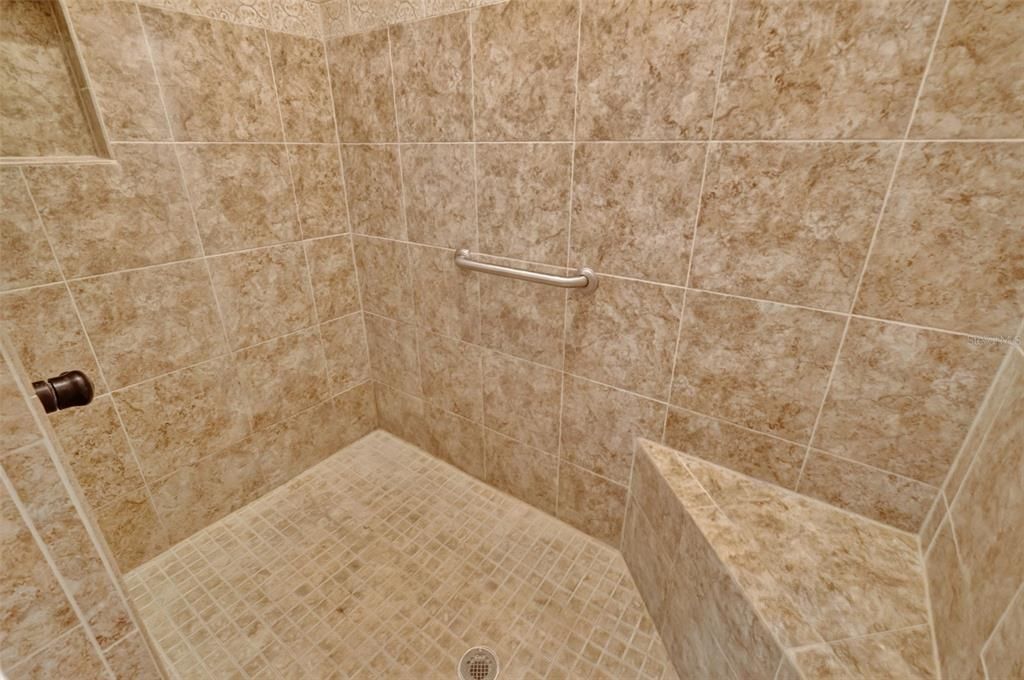 En Venta: $439,000 (3 camas, 2 baños, 1956 Pies cuadrados)