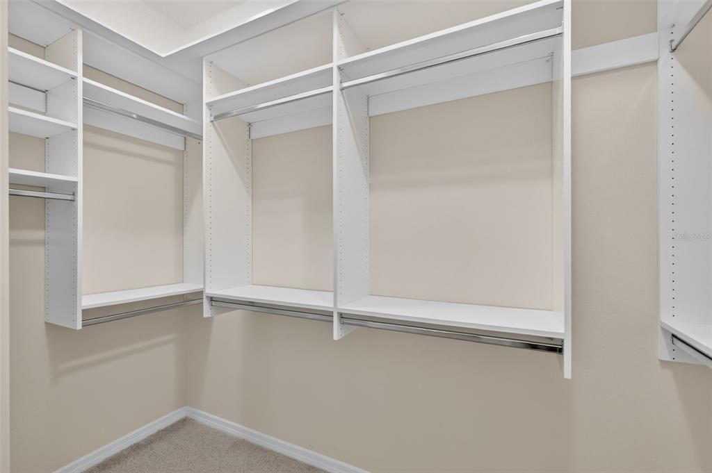 En Venta: $439,000 (3 camas, 2 baños, 1956 Pies cuadrados)
