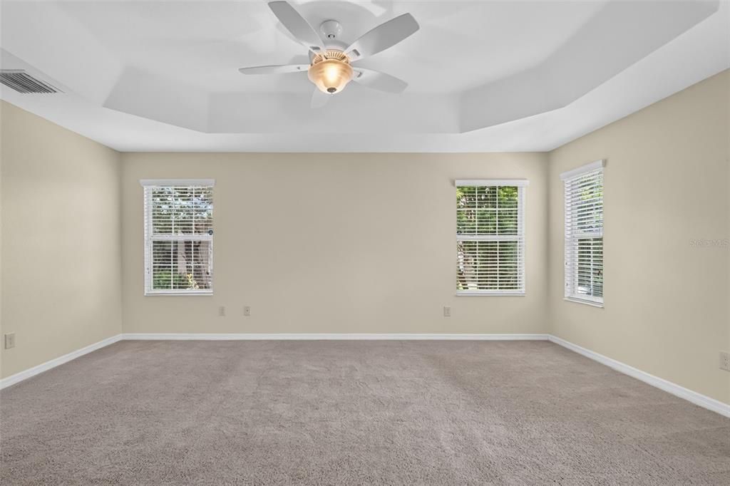 En Venta: $439,000 (3 camas, 2 baños, 1956 Pies cuadrados)
