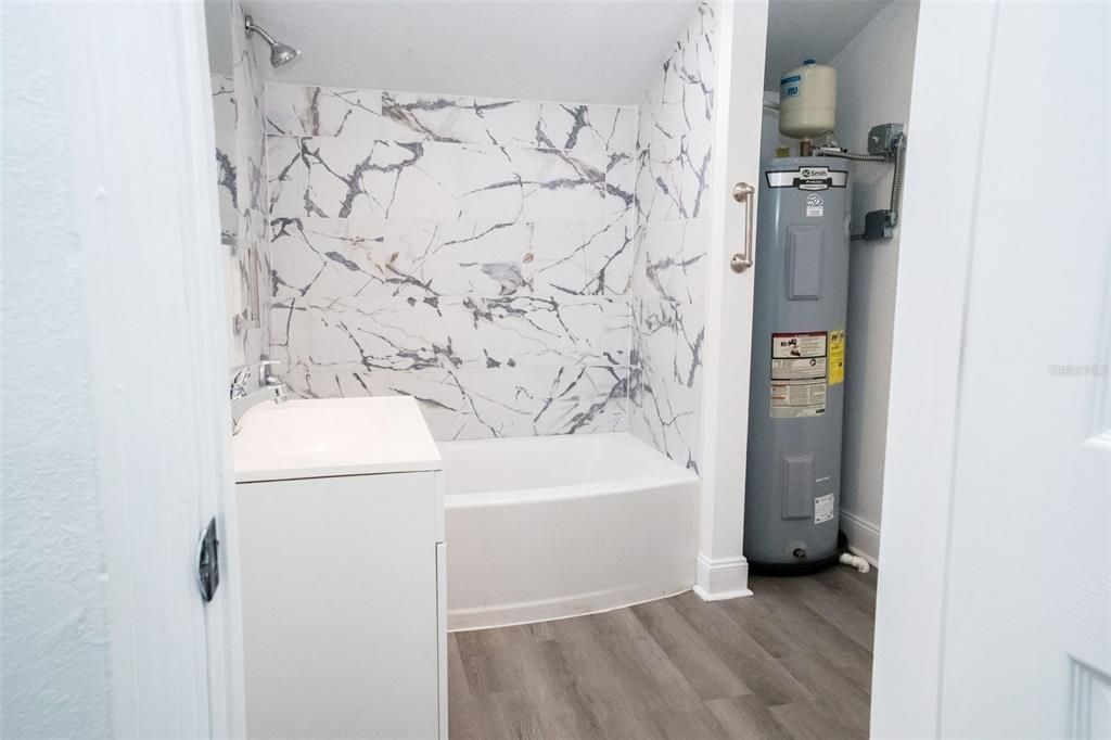 На продажу: $215,000 (2 спален, 1 ванн, 746 Квадратных фут)