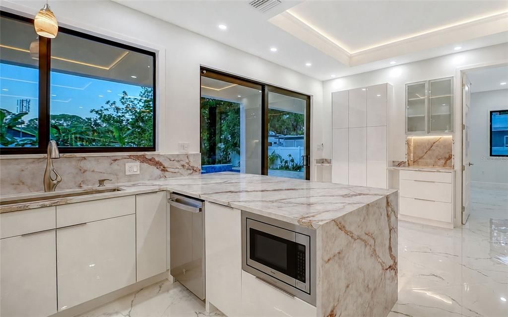 На продажу: $1,995,000 (4 спален, 3 ванн, 2976 Квадратных фут)