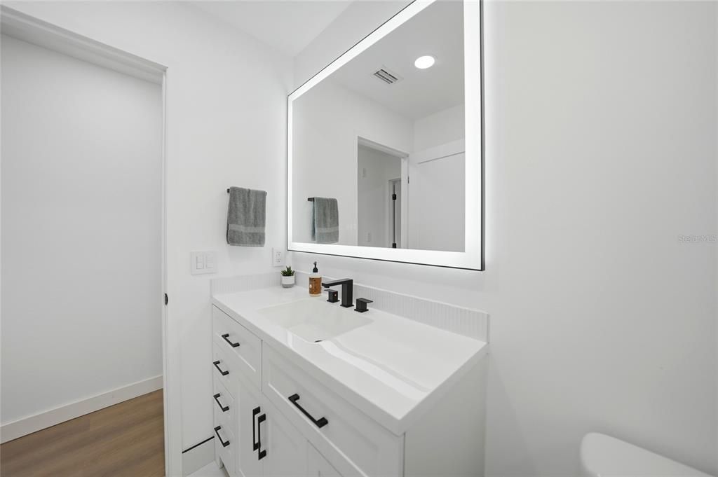 На продажу: $299,000 (2 спален, 2 ванн, 1147 Квадратных фут)