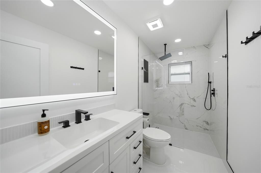 На продажу: $299,000 (2 спален, 2 ванн, 1147 Квадратных фут)
