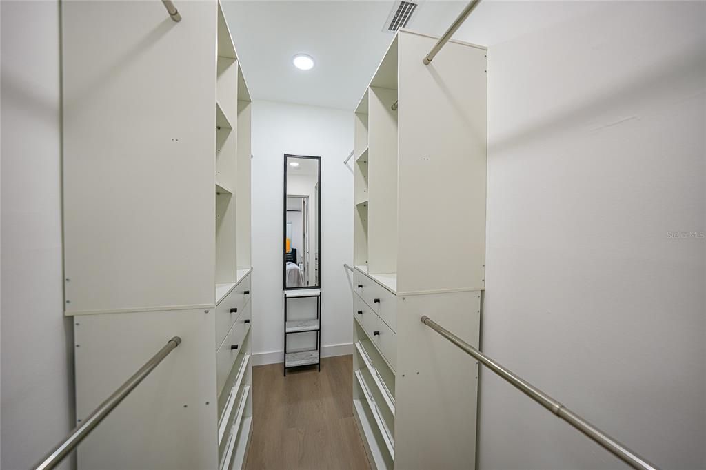 На продажу: $299,000 (2 спален, 2 ванн, 1147 Квадратных фут)