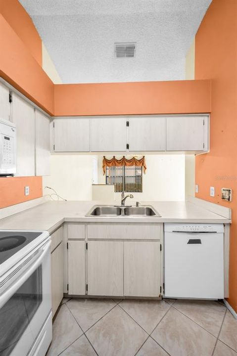 На продажу: $179,000 (2 спален, 2 ванн, 854 Квадратных фут)