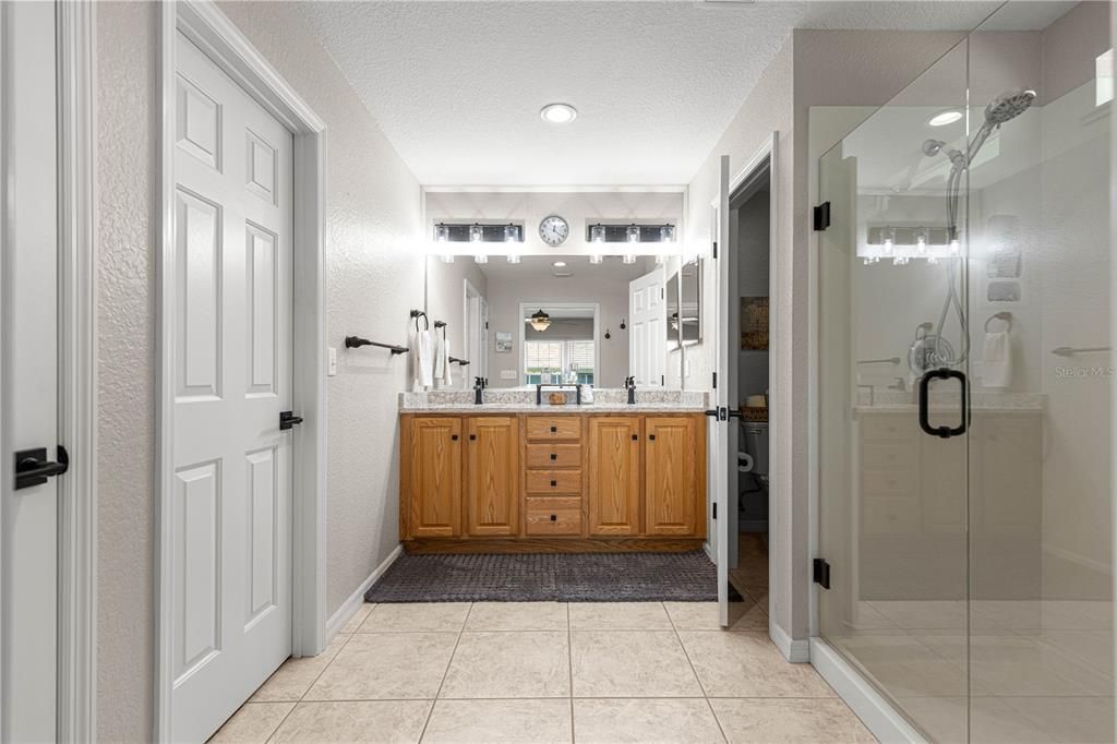 For Sale: $369,900 (3 beds, 2 baths, 1718 Square Feet)