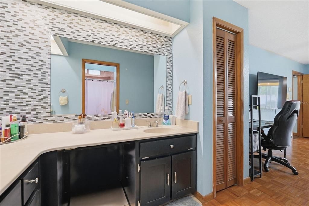 На продажу: $389,900 (3 спален, 2 ванн, 1774 Квадратных фут)