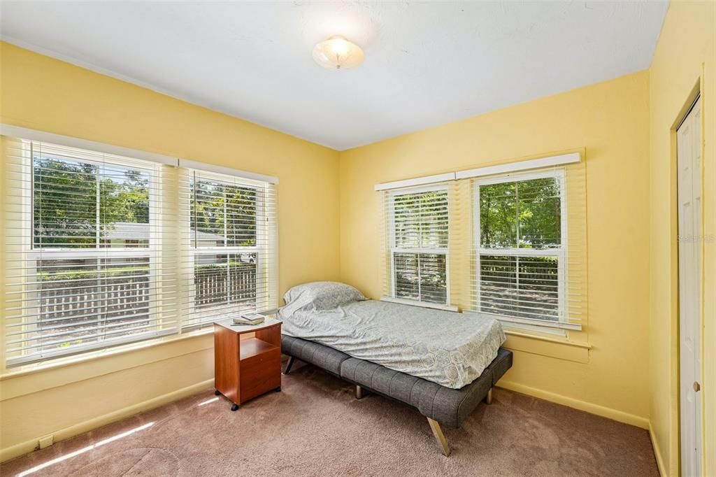 For Sale: $199,900 (3 beds, 1 baths, 1028 Square Feet)