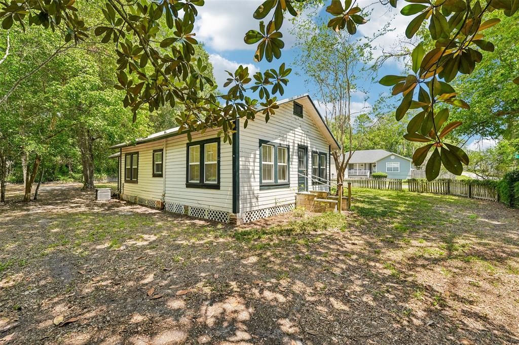 For Sale: $199,900 (3 beds, 1 baths, 1028 Square Feet)