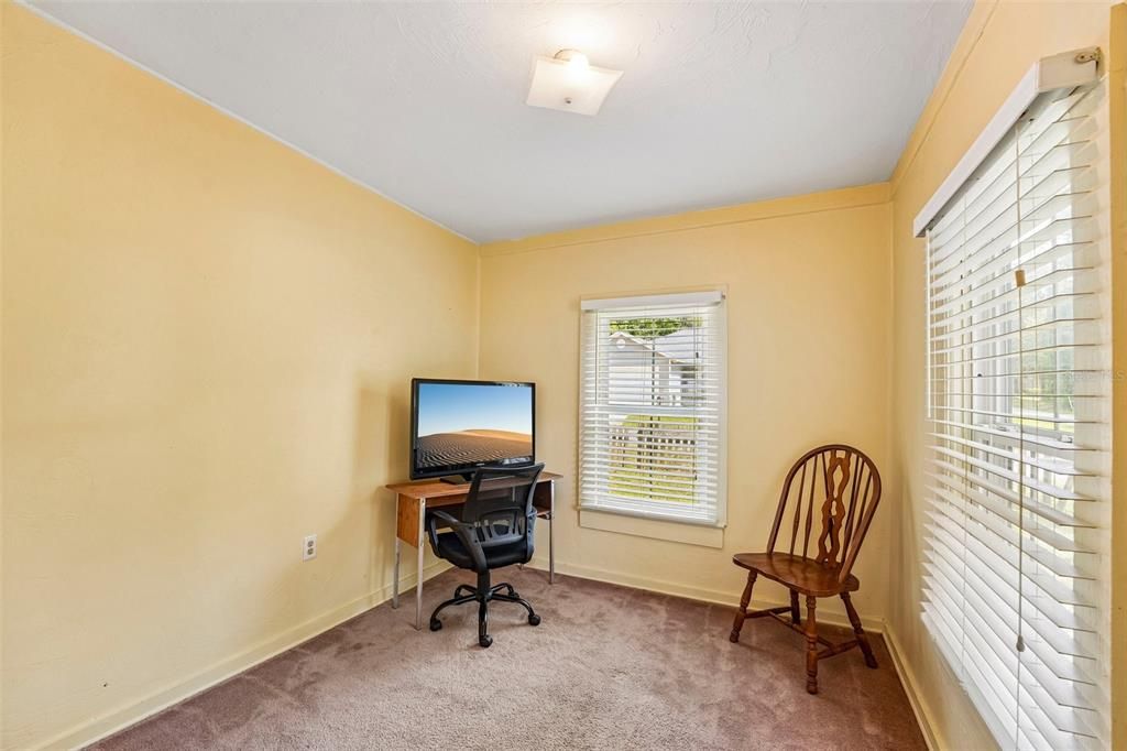 For Sale: $199,900 (3 beds, 1 baths, 1028 Square Feet)