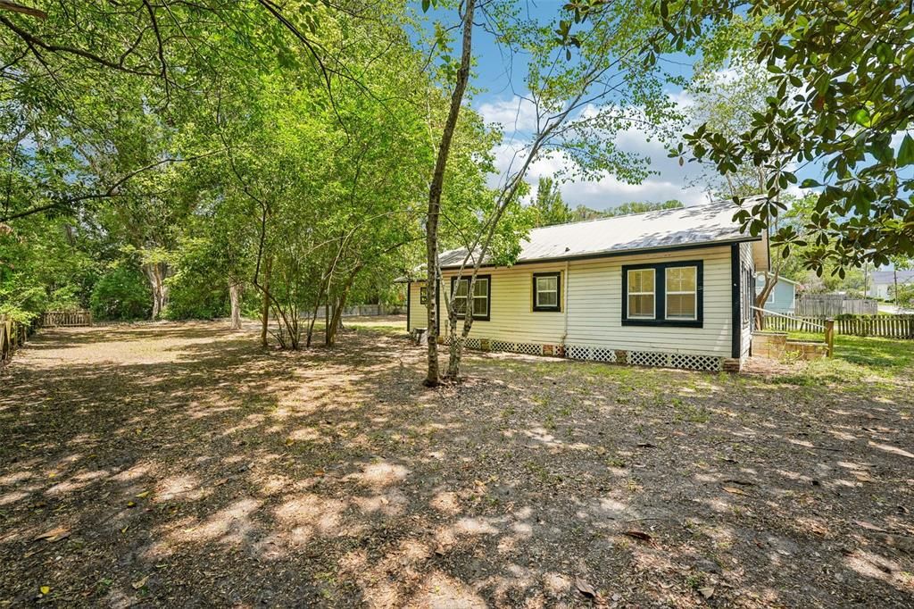 For Sale: $199,900 (3 beds, 1 baths, 1028 Square Feet)