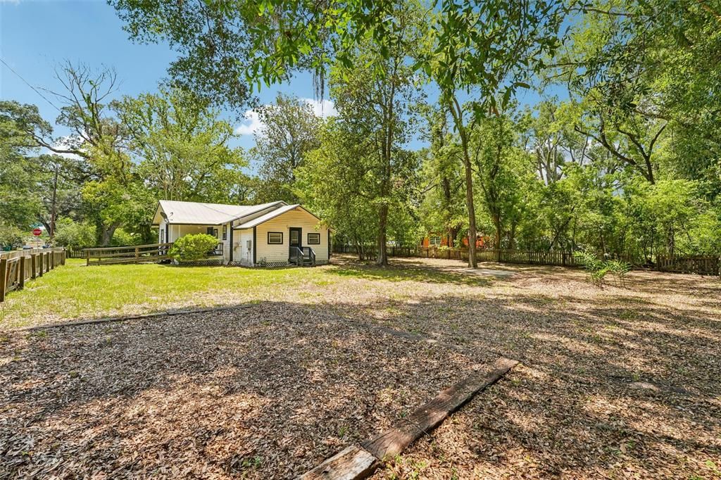 For Sale: $199,900 (3 beds, 1 baths, 1028 Square Feet)