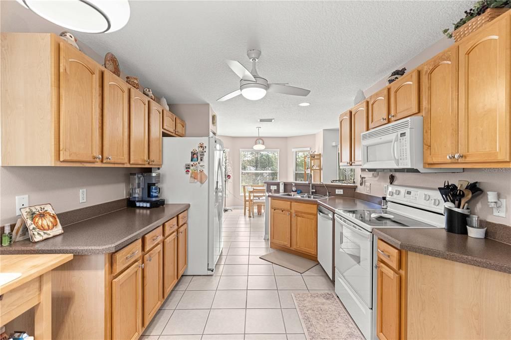 На продажу: $229,900 (2 спален, 2 ванн, 1505 Квадратных фут)