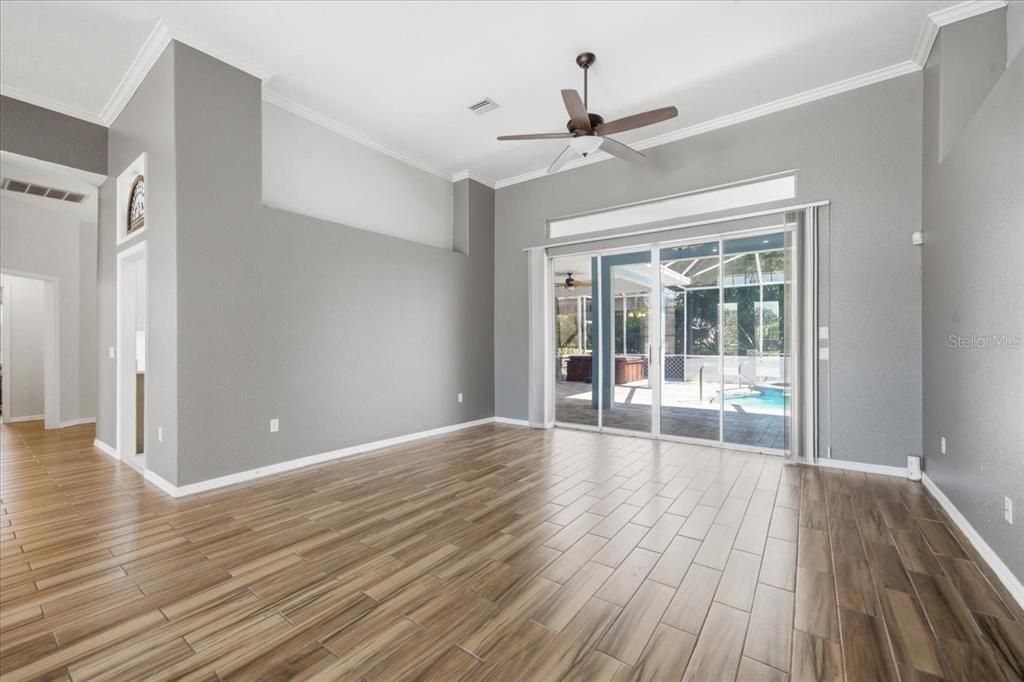 En Venta: $447,750 (4 camas, 2 baños, 2729 Pies cuadrados)