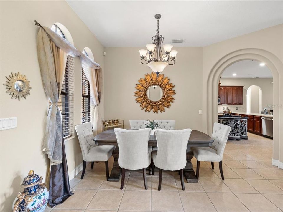 En Venta: $699,900 (4 camas, 3 baños, 2573 Pies cuadrados)