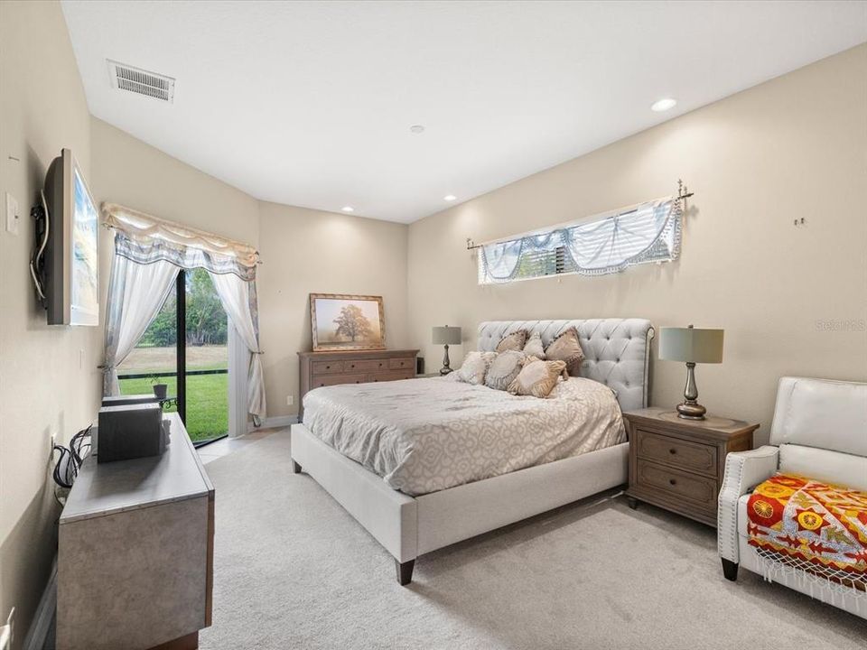 En Venta: $699,900 (4 camas, 3 baños, 2573 Pies cuadrados)