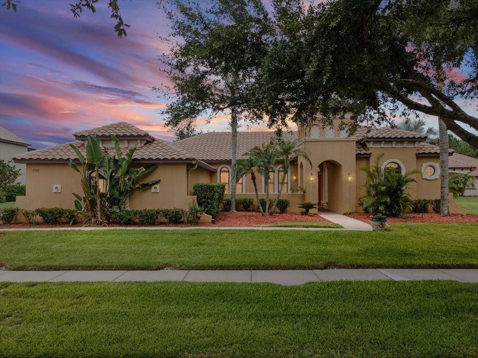 En Venta: $699,900 (4 camas, 3 baños, 2573 Pies cuadrados)
