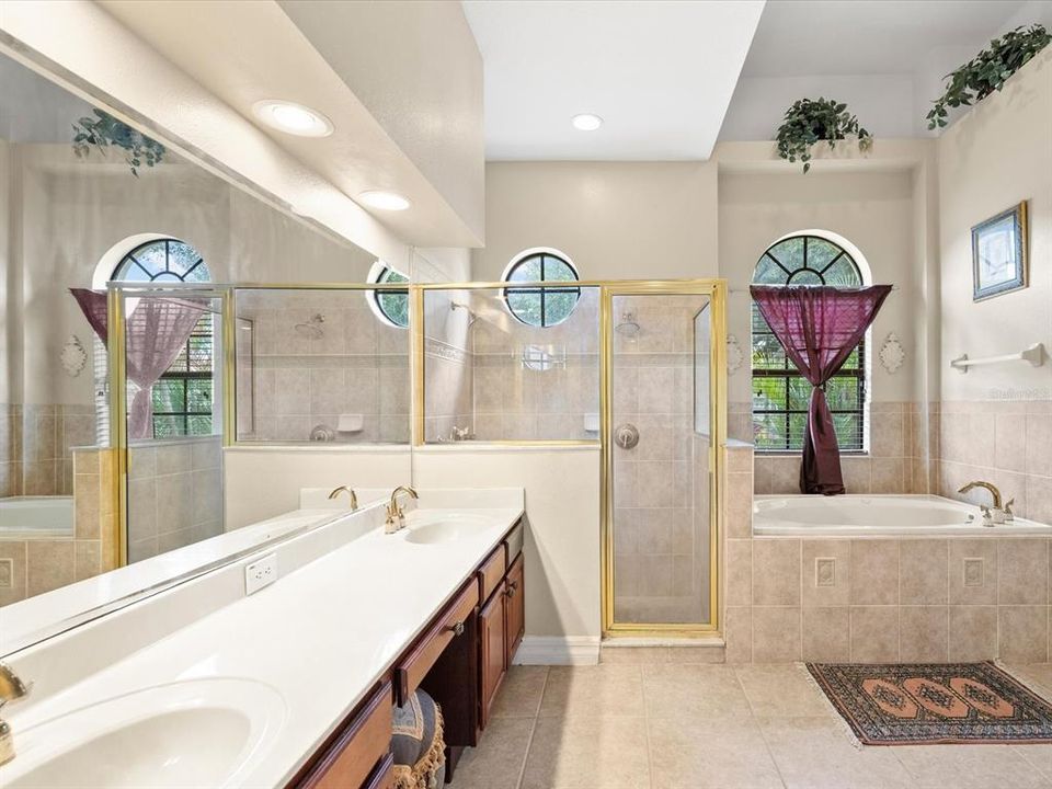 En Venta: $699,900 (4 camas, 3 baños, 2573 Pies cuadrados)