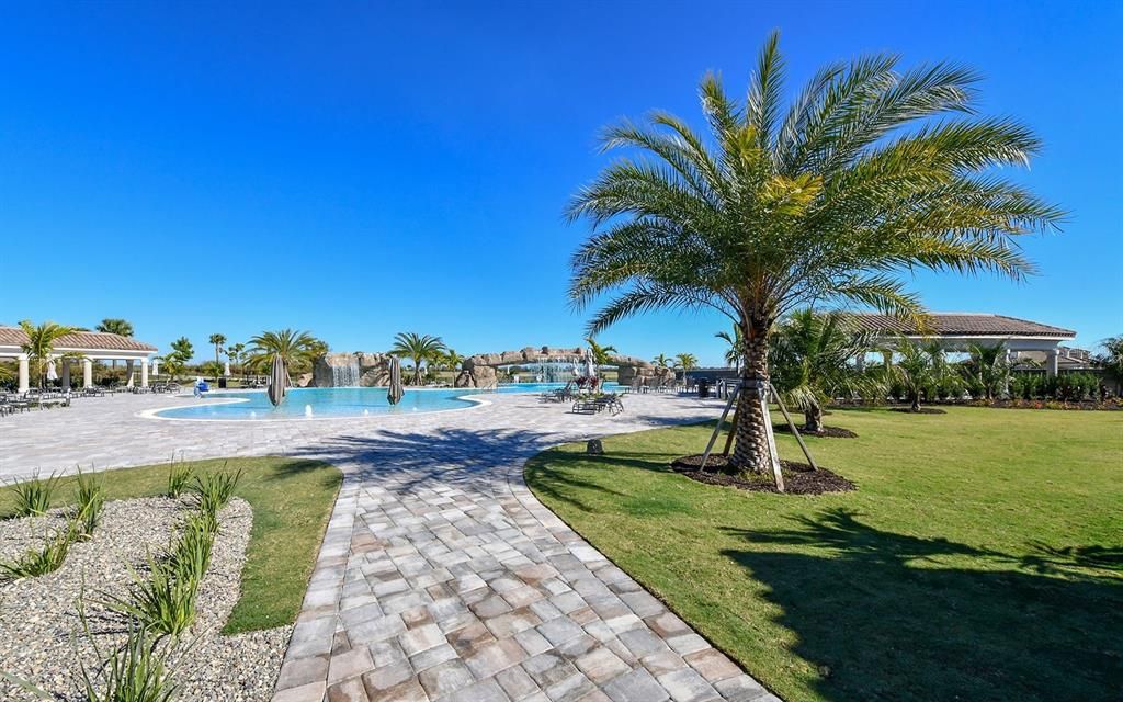For Sale: $439,000 (2 beds, 2 baths, 1329 Square Feet)
