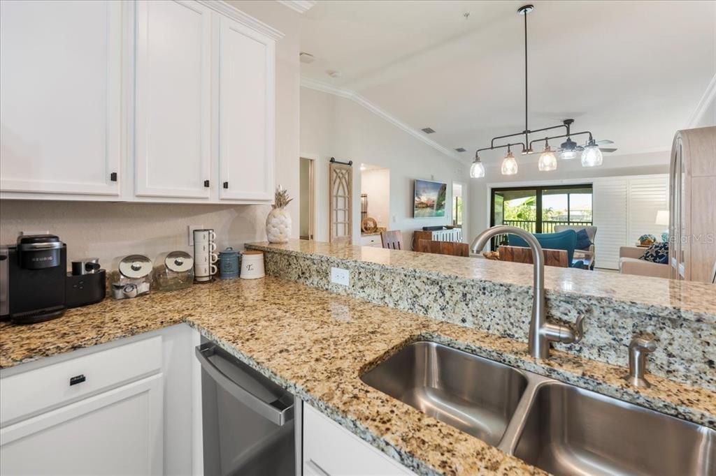 For Sale: $439,000 (2 beds, 2 baths, 1329 Square Feet)