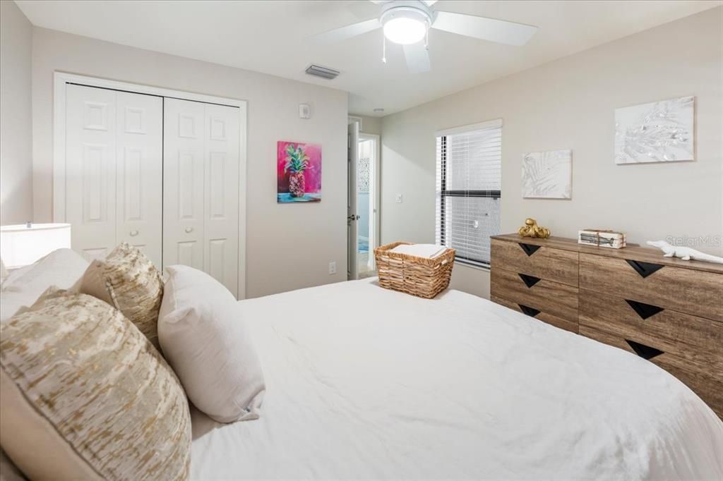 For Sale: $439,000 (2 beds, 2 baths, 1329 Square Feet)
