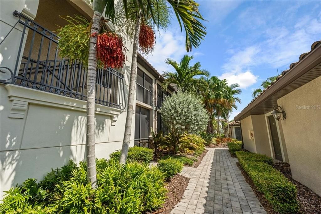 For Sale: $439,000 (2 beds, 2 baths, 1329 Square Feet)