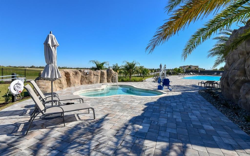 For Sale: $439,000 (2 beds, 2 baths, 1329 Square Feet)
