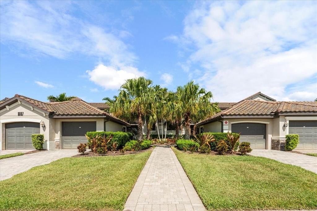 For Sale: $439,000 (2 beds, 2 baths, 1329 Square Feet)
