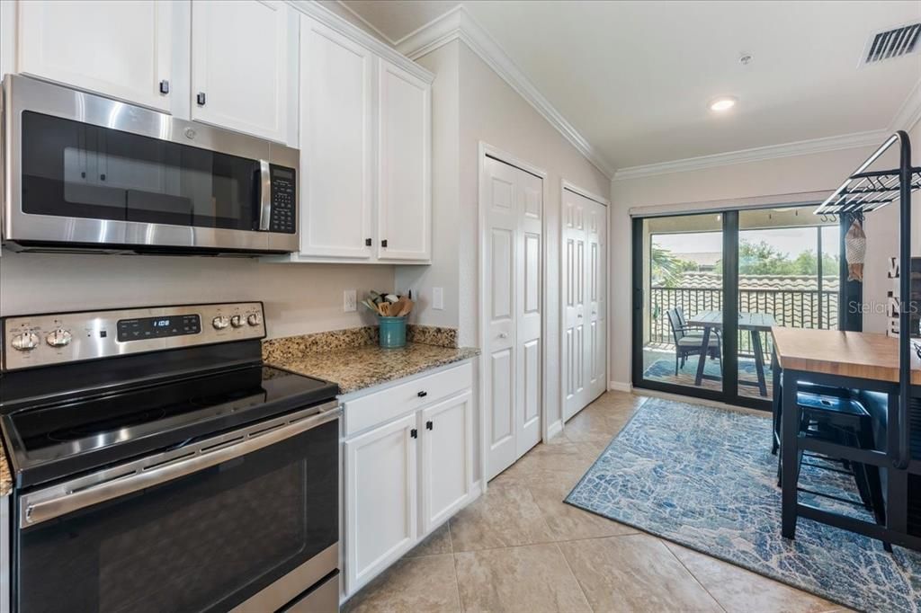 For Sale: $439,000 (2 beds, 2 baths, 1329 Square Feet)