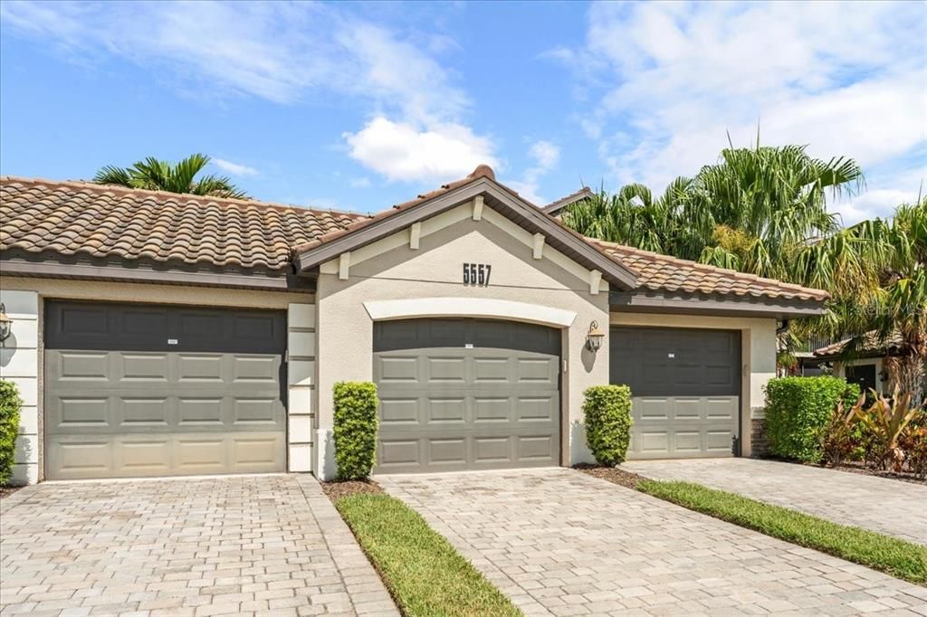 For Sale: $439,000 (2 beds, 2 baths, 1329 Square Feet)