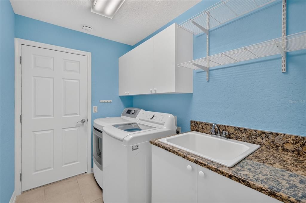 For Sale: $425,000 (3 beds, 2 baths, 2039 Square Feet)