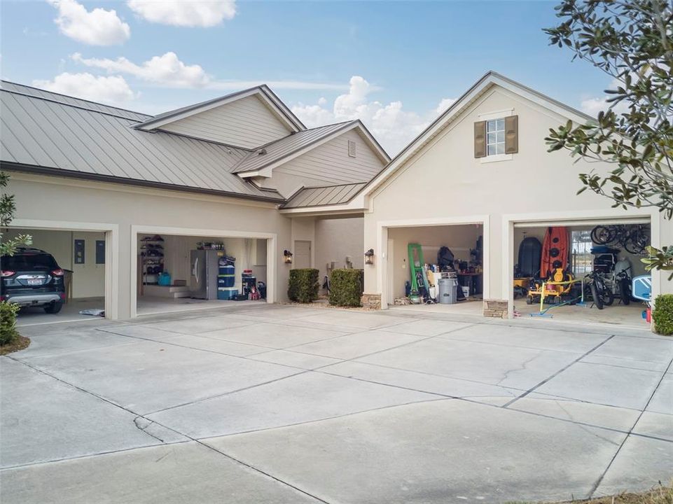 For Sale: $1,029,000 (4 beds, 3 baths, 4488 Square Feet)