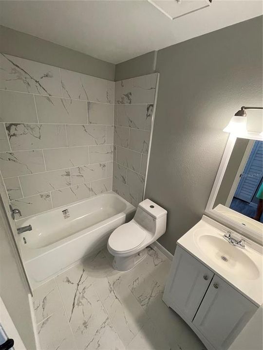 For Sale: $185,000 (2 beds, 2 baths, 844 Square Feet)