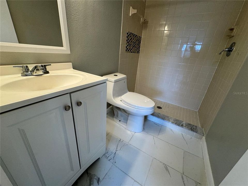 For Sale: $185,000 (2 beds, 2 baths, 844 Square Feet)