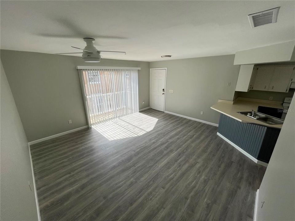 For Sale: $185,000 (2 beds, 2 baths, 844 Square Feet)