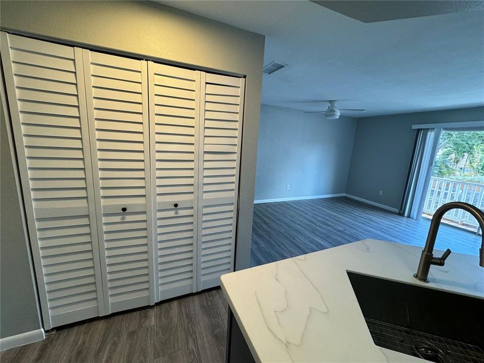 For Sale: $185,000 (2 beds, 2 baths, 844 Square Feet)