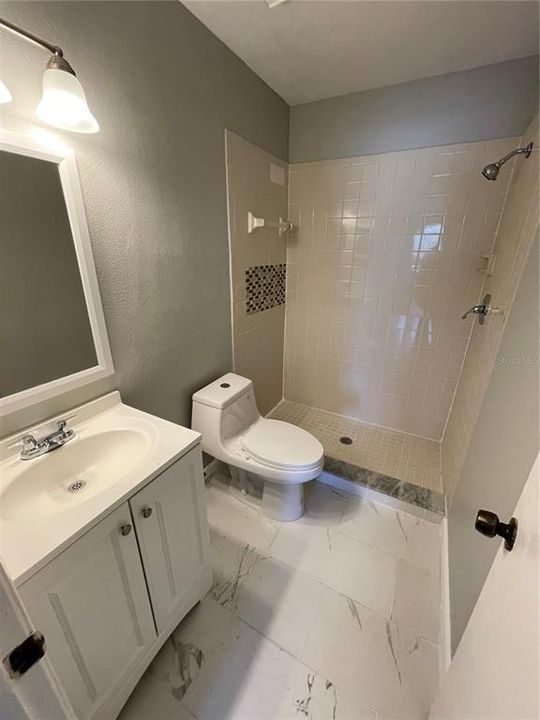 For Sale: $185,000 (2 beds, 2 baths, 844 Square Feet)