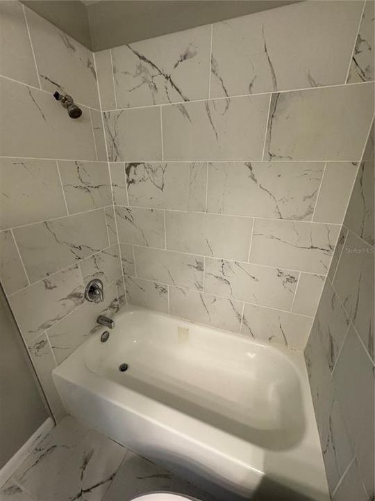For Sale: $185,000 (2 beds, 2 baths, 844 Square Feet)