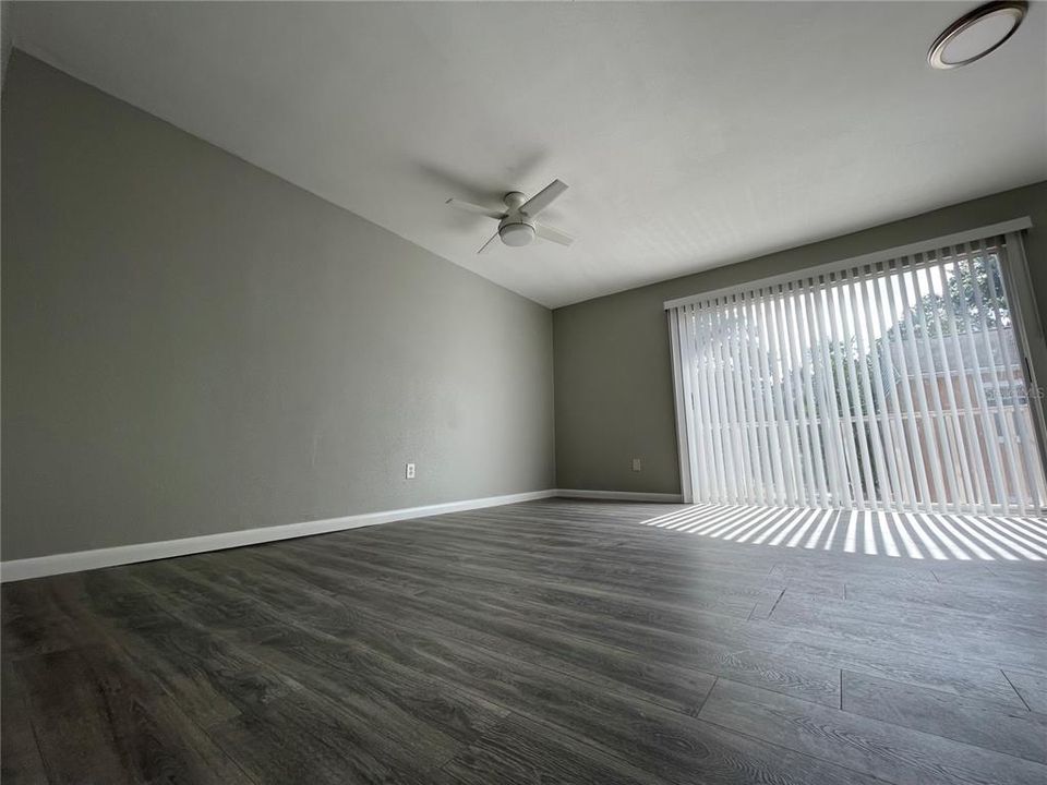 For Sale: $185,000 (2 beds, 2 baths, 844 Square Feet)