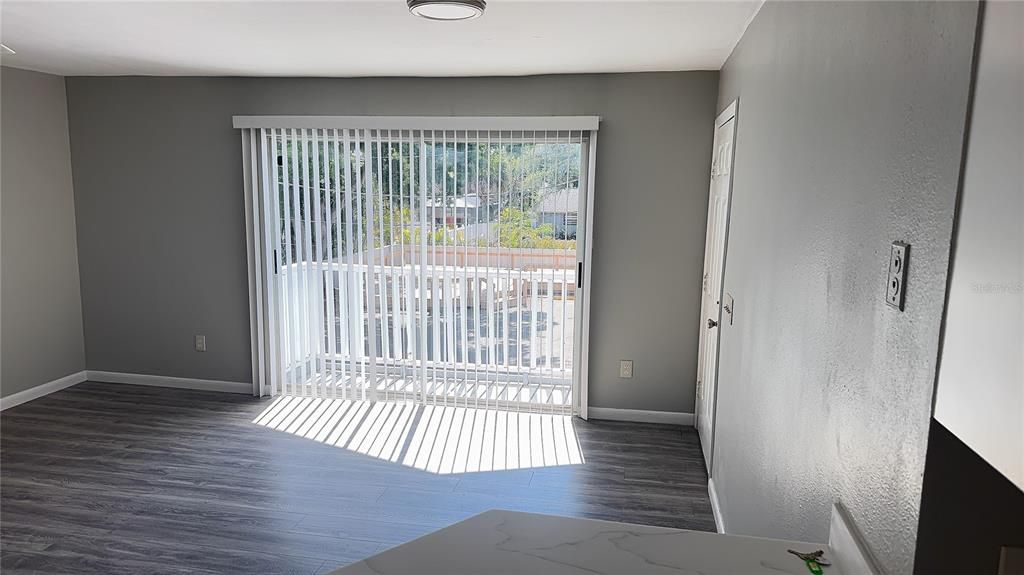 For Sale: $185,000 (2 beds, 2 baths, 844 Square Feet)