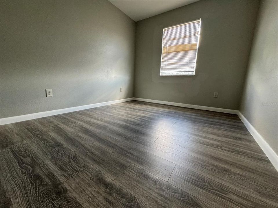 For Sale: $185,000 (2 beds, 2 baths, 844 Square Feet)