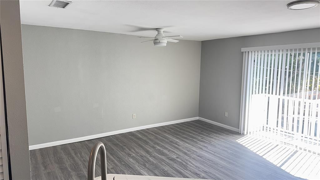 For Sale: $185,000 (2 beds, 2 baths, 844 Square Feet)